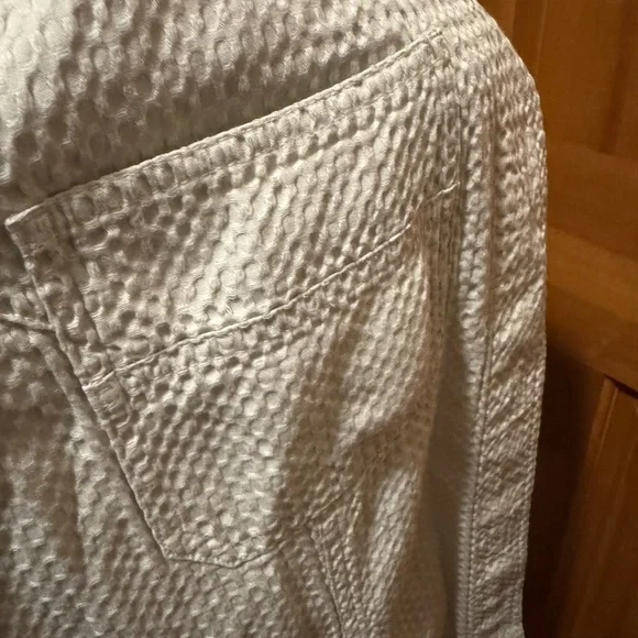 Columbia women’s lightweight jacket with large buttons - Picture 10 of 13